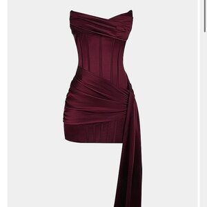 Elegant Purple Strapless Dress with gloves